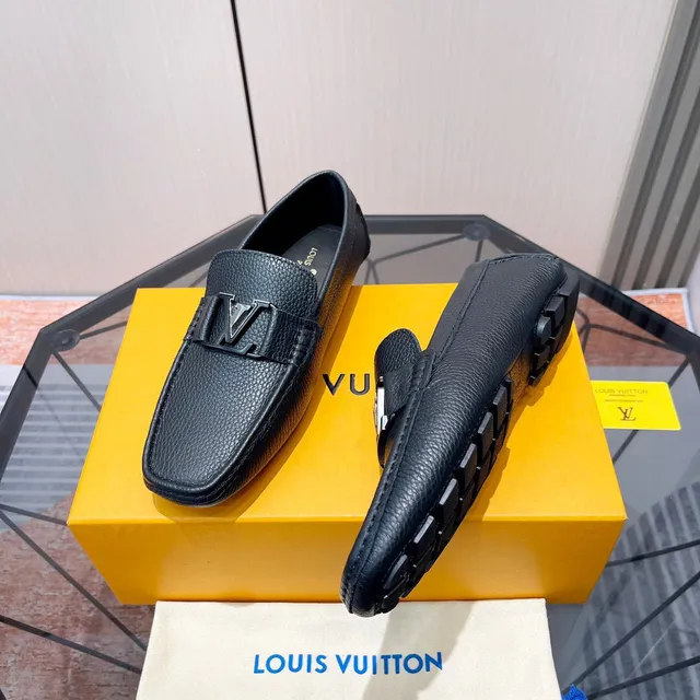 Louis Vuitton LV Mocassim Marinho Couro Granulado Fivela de Metal Mocassins 8