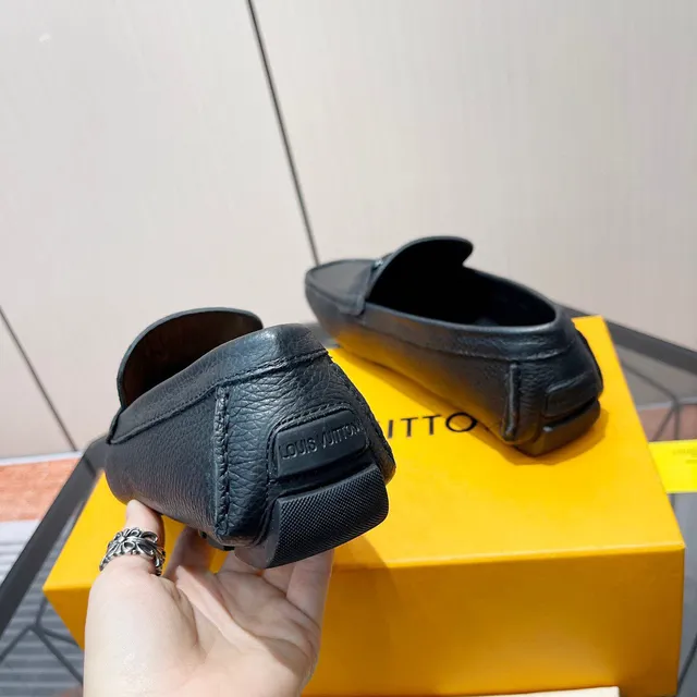 Louis Vuitton LV Mocassim Marinho Couro Granulado Fivela de Metal Mocassins 9