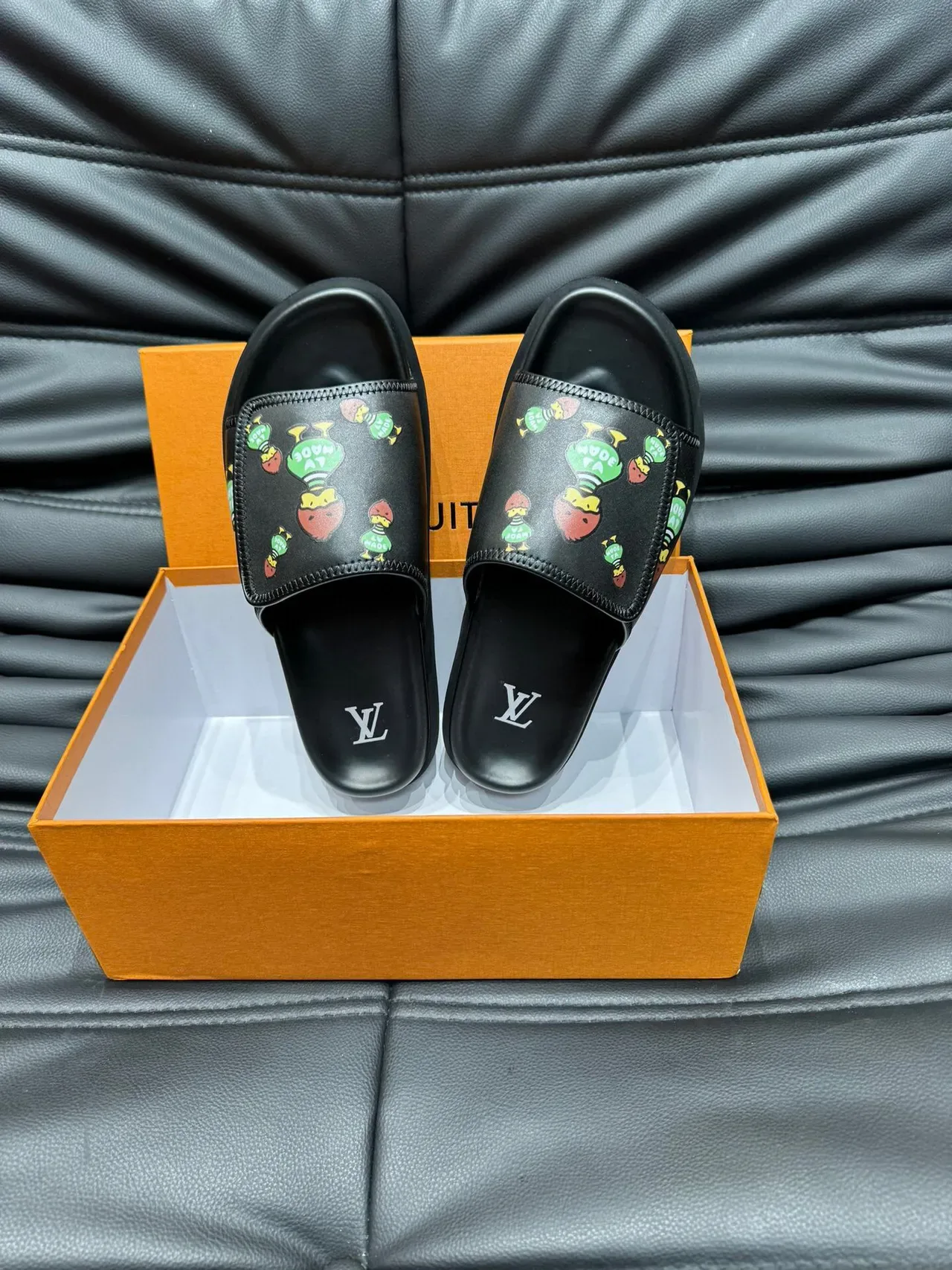 Louis Vuitton LV Made Black Multicolor Leather-Like Upper Wide Printed Strap Slippers 5
