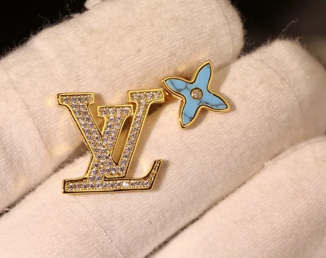 Louis Vuitton LV মোনোগ্রাম এবং ফুল স্টাড ইয়ারিংস 5