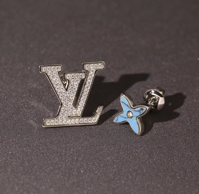 Louis Vuitton LV মোনোগ্রাম এবং ফুল স্টাড ইয়ারিংস 8