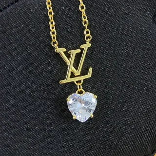 Colar com pingente de coração Louis Vuitton LV Monogram