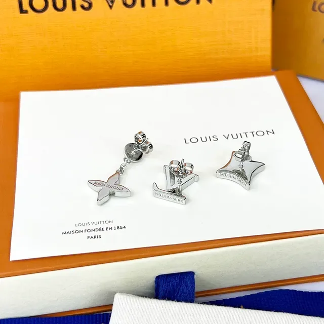 Louis Vuitton LV Sunrise Pendientes Asimétricos Gota Esmaltados Cuatro Hojas Verde Plateado 5