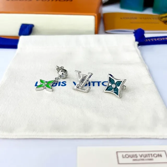 Louis Vuitton LV Sunrise Pendientes Asimétricos Gota Esmaltados Cuatro Hojas Verde Plateado 6