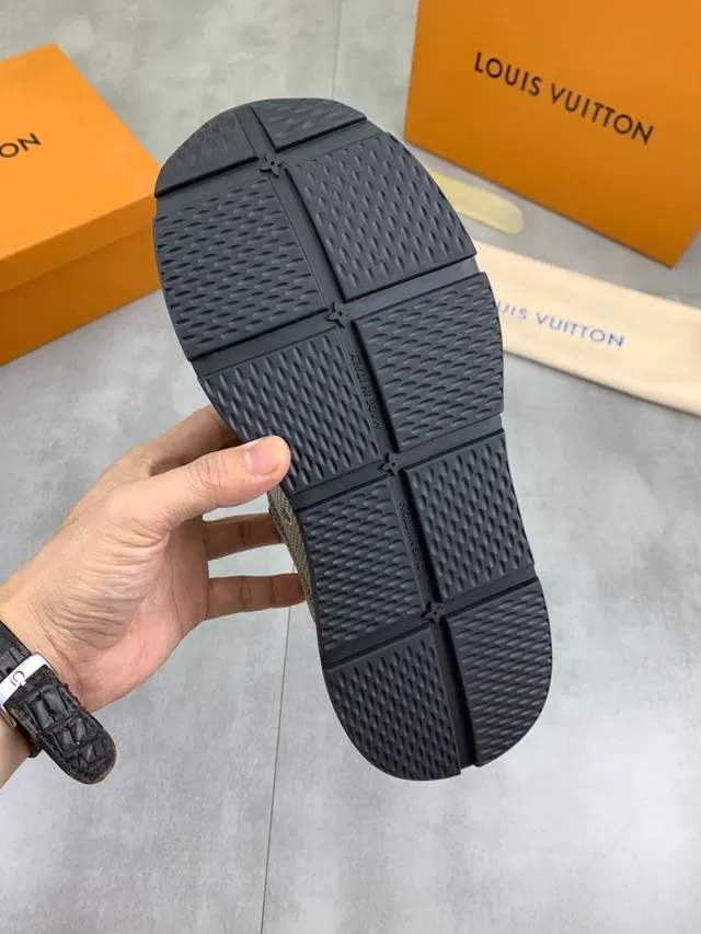 路易威登 LV Trainer 军绿色白色 网布与麂皮叠加 oversized 单色字母图案 生活方式运动鞋 2