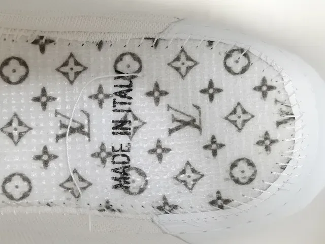 Louis Vuitton LV Trainer Beige Blanco Monogram Canvas Upper Suela Gruesa Multicapa Lifestyle Sneakers 2