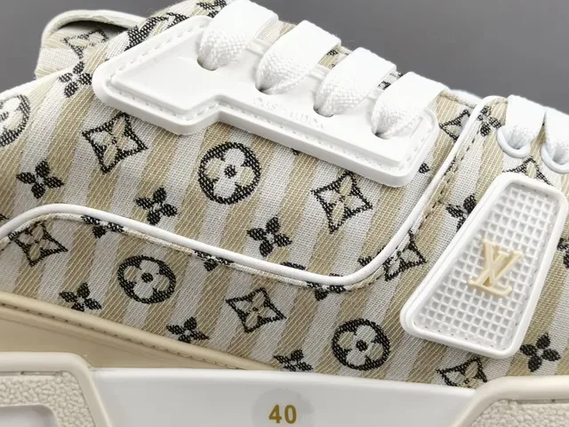 Louis Vuitton LV Trainer Beige Blanco Monogram Canvas Upper Suela Gruesa Multicapa Lifestyle Sneakers 5