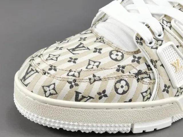 Louis Vuitton LV Trainer Beige Blanco Monogram Canvas Upper Suela Gruesa Multicapa Lifestyle Sneakers 9