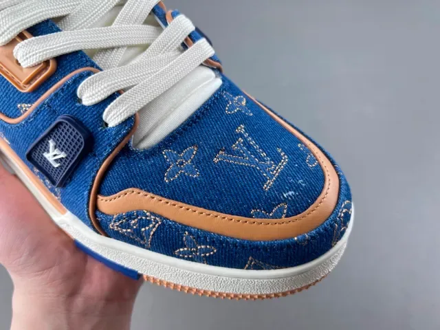 Louis Vuitton LV Trainer Navy Beige Denim Upper Monogram Print Lifestyle Tênis 2