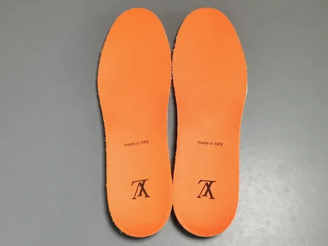 Louis Vuitton LV Trainer Zapatillas Lifestyle Naranja y Blanco Low-Top de Capas Textil-Cuero-Malla 2
