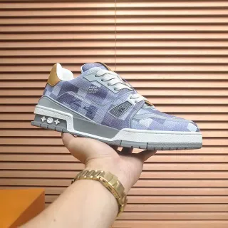 Louis Vuitton LV Trainer Morado Gris Lona Monogramada Capa Superior Layered Geométrica Suela Media Lifestyle Sneakers
