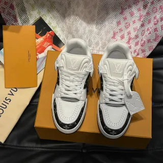Louis Vuitton LV Trainer Blanco Negro Monogramado Paneles Laterales Tapa de Dedo Perforada Zapatillas Lifestyle