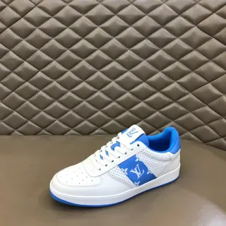 Louis Vuitton LV Trainer Tênis Lifestyle Branco Azul de Couro Perfurado com Painel Lateral Monogramado