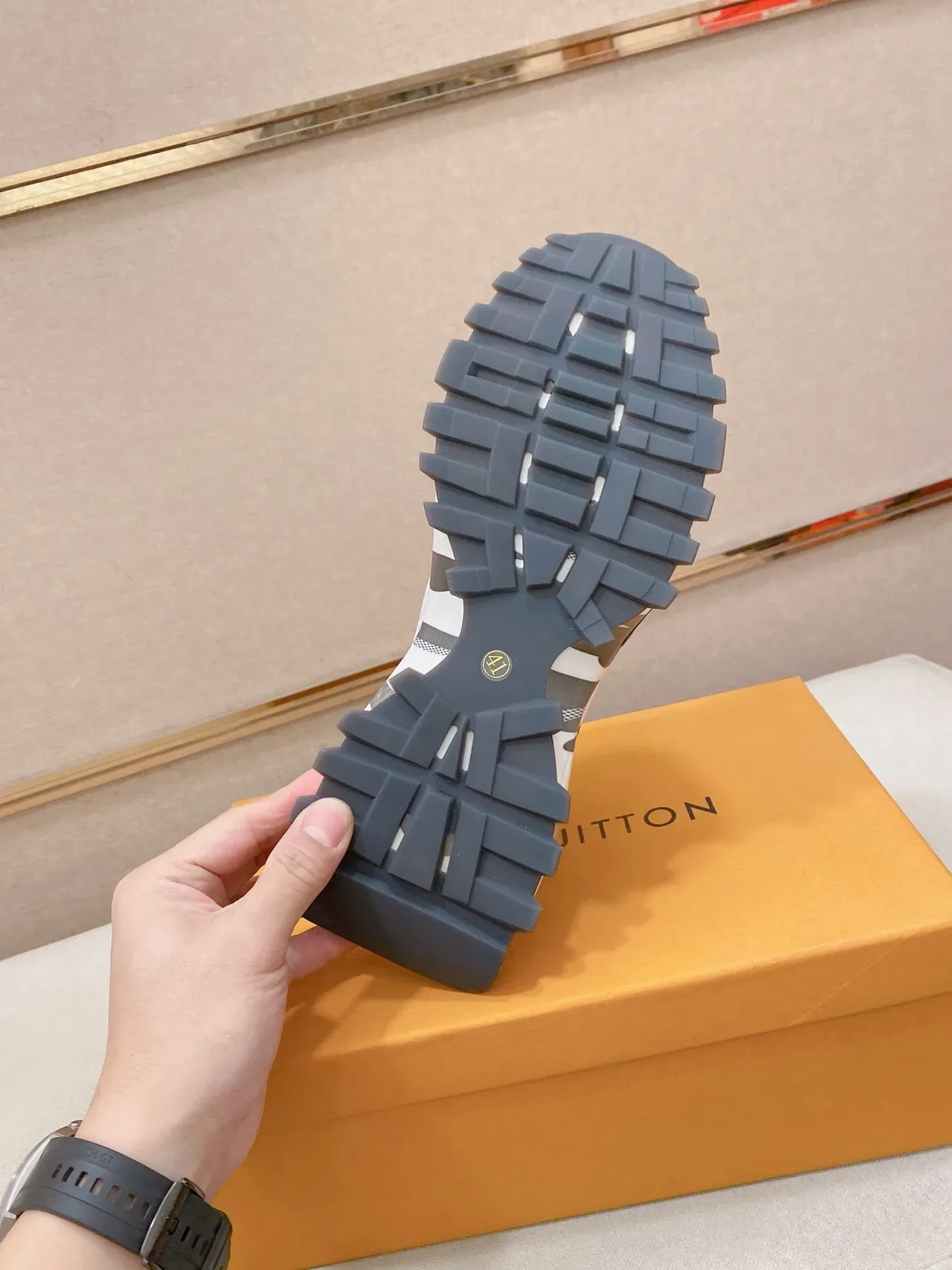Louis Vuitton LV Trainer Blanco Marrón Monogram-Print Canvas Negro Cuero Accents Lifestyle Sneakers 2
