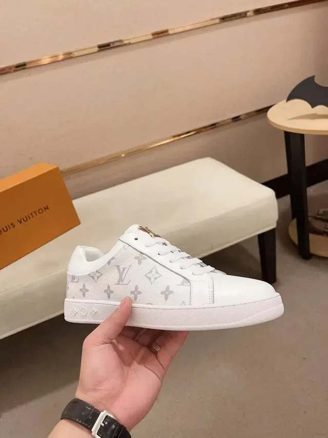 Louis Vuitton LV Trainer Zapatillas Lifestyle Blancas Grises Monogram Canvas Cuero Toe Cap 4