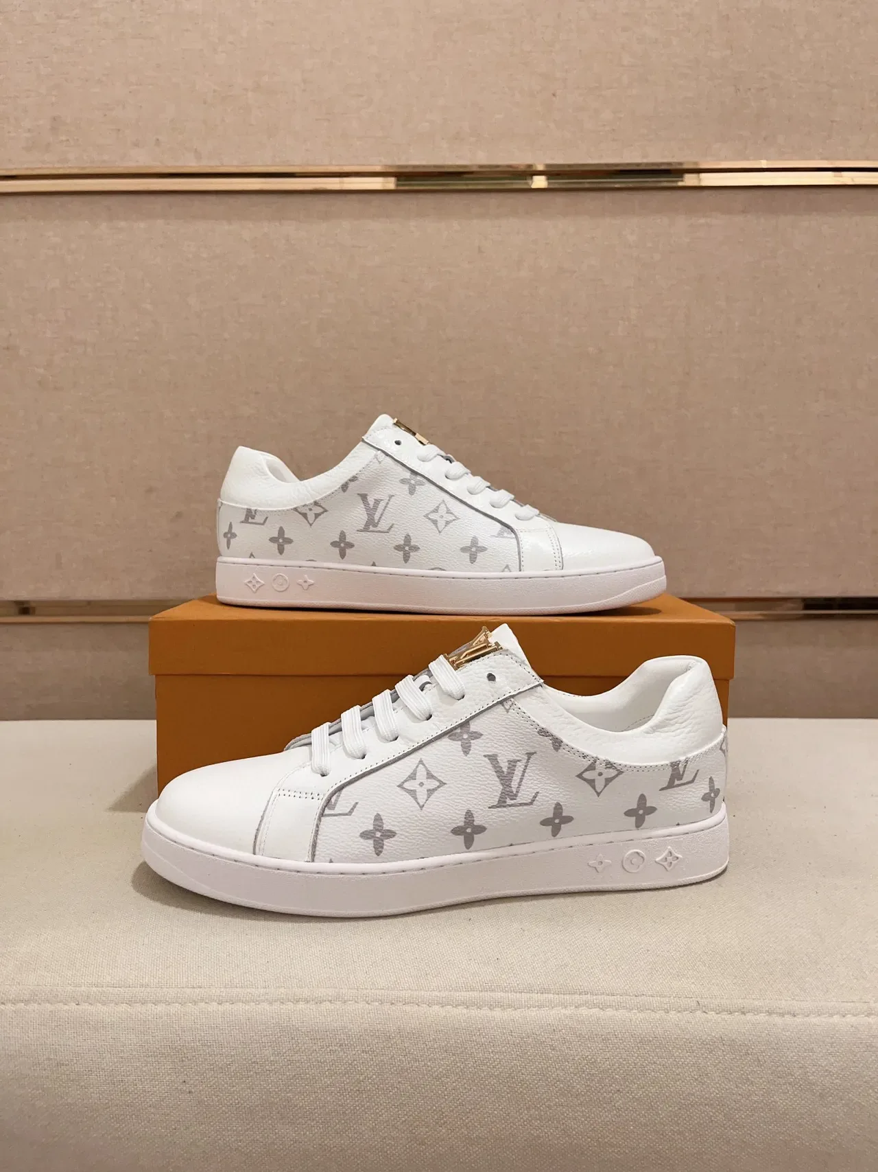 Louis Vuitton LV Trainer Zapatillas Lifestyle Blancas Grises Monogram Canvas Cuero Toe Cap 7