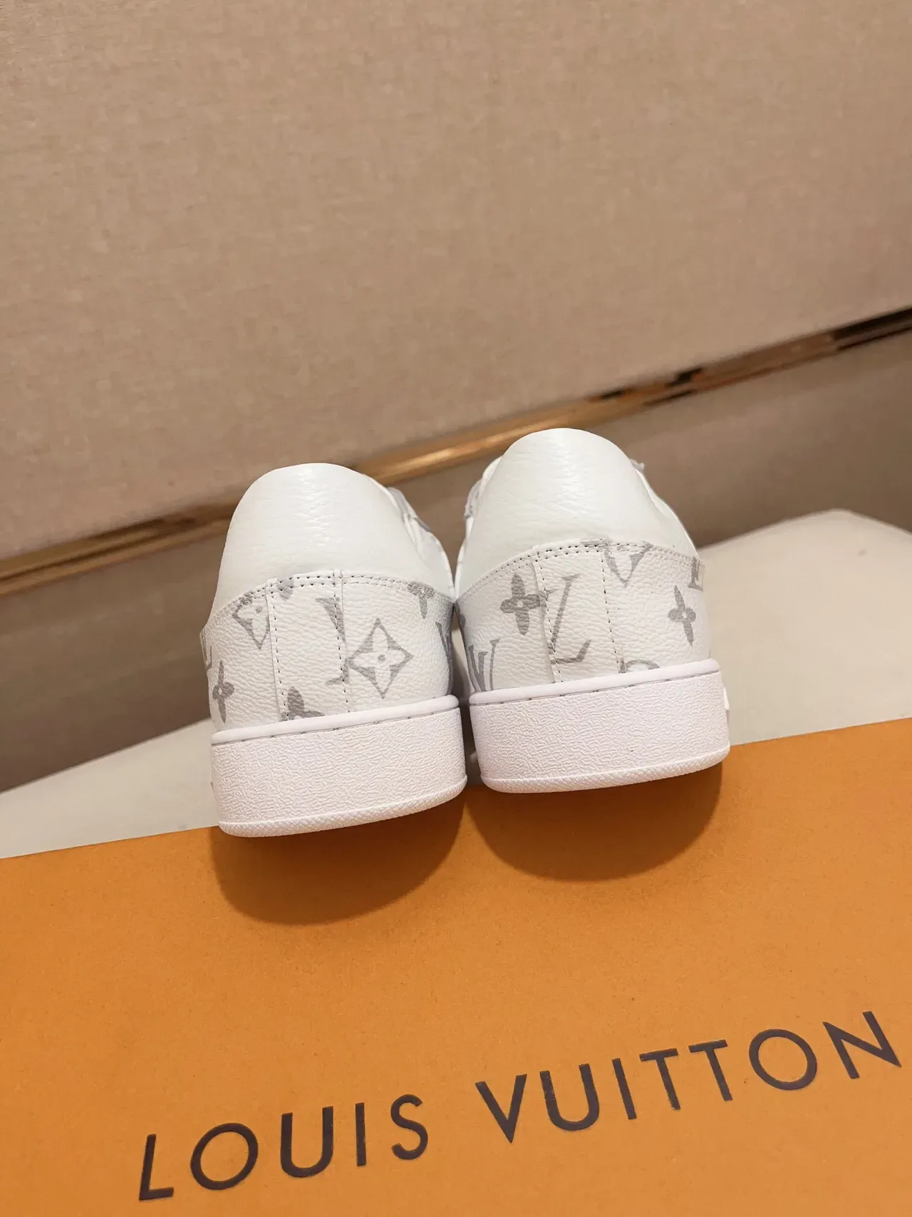 Louis Vuitton LV Trainer Zapatillas Lifestyle Blancas Grises Monogram Canvas Cuero Toe Cap 8