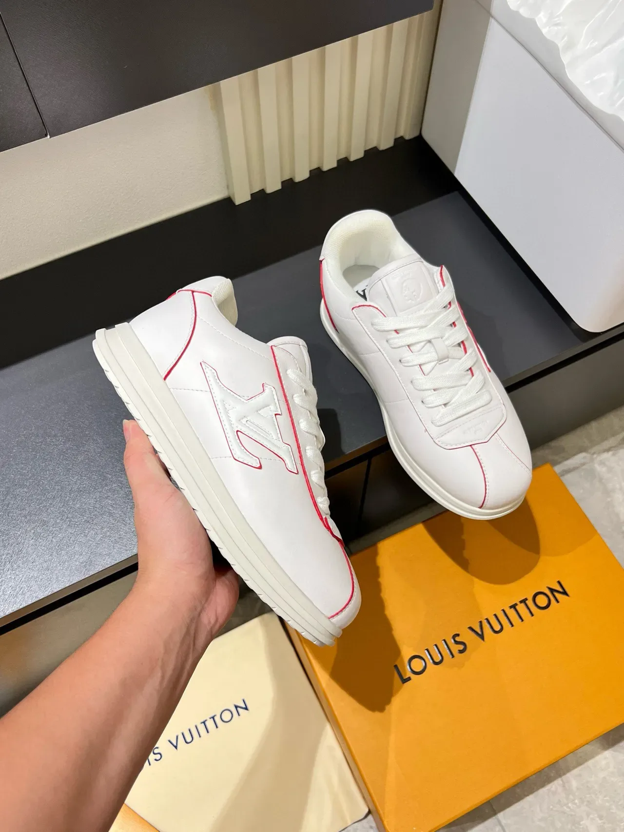 Louis Vuitton LV Trainer Blancas Rojas Cuero Superior Contraste Piping Zapatillas Lifestyle 5