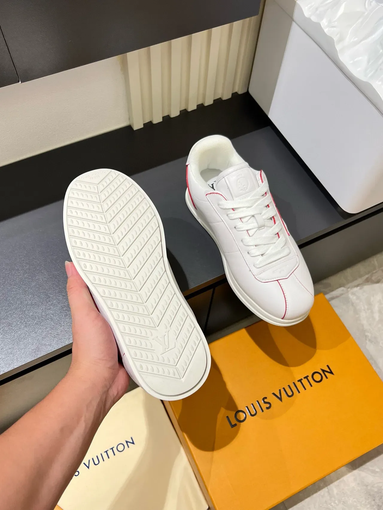Louis Vuitton LV Trainer Blancas Rojas Cuero Superior Contraste Piping Zapatillas Lifestyle 6
