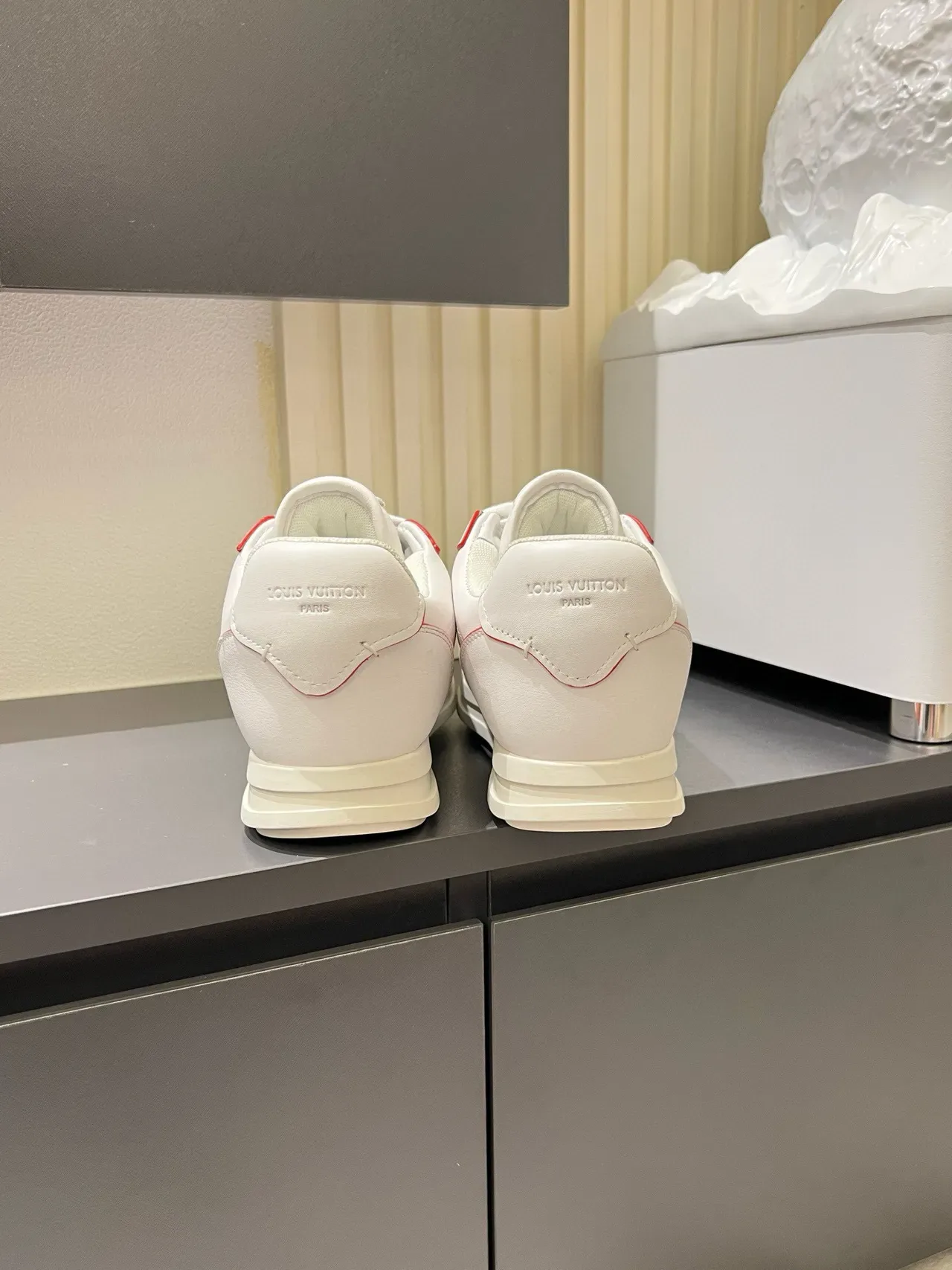 Louis Vuitton LV Trainer Blancas Rojas Cuero Superior Contraste Piping Zapatillas Lifestyle 8