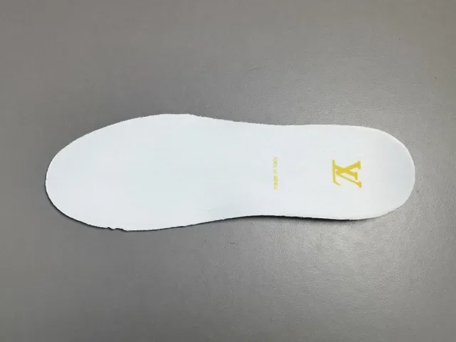 Louis Vuitton LV Trainer jaune blanc textile monogramme en couches détail bride asymétrique sneakers lifestyle 6