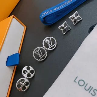 Louis Vuitton Brincos de tachuela com motivo monograma e floral