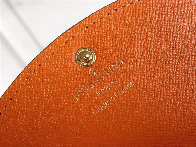 Louis Vuitton Monogram toile flap snap portefeuille court 24