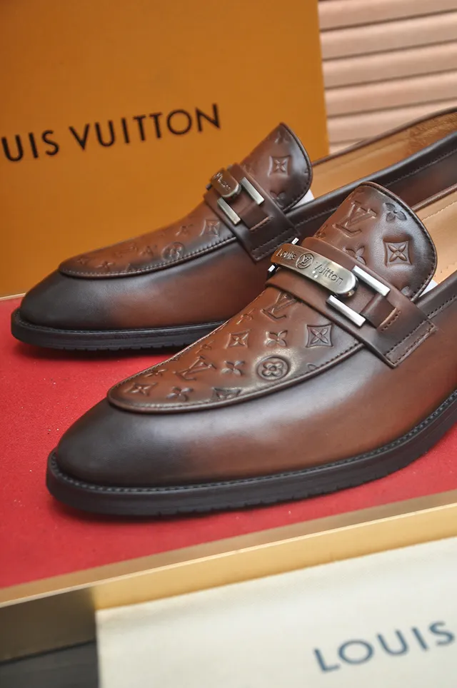 Louis Vuitton Monogram-Embossed مكاسين بنية 2