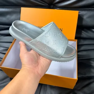 Louis Vuitton Monogram Embossé Pantuflas Plateadas Metálicas