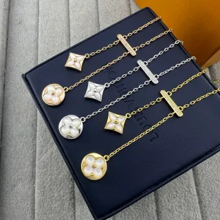 Louis Vuitton Monogram ফুল এবং T-Bar সোনা রূপা ফ্লোরাল কোয়াট্রেফয়েল পেন্ডেন্ট রেক্ট্যাংগুলার পাভে নেকলেস