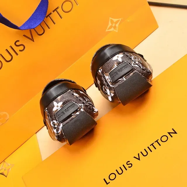 Louis Vuitton Monogram Mocassins Marron Blanc Cuir Tassel 2