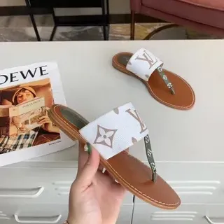 Louis Vuitton Monogram Thong Sandal सफेद भूरा कैजुअल सैंडल्स
