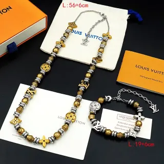 Collar Louis Vuitton Monogram World Tour con cuentas doradas y plateadas