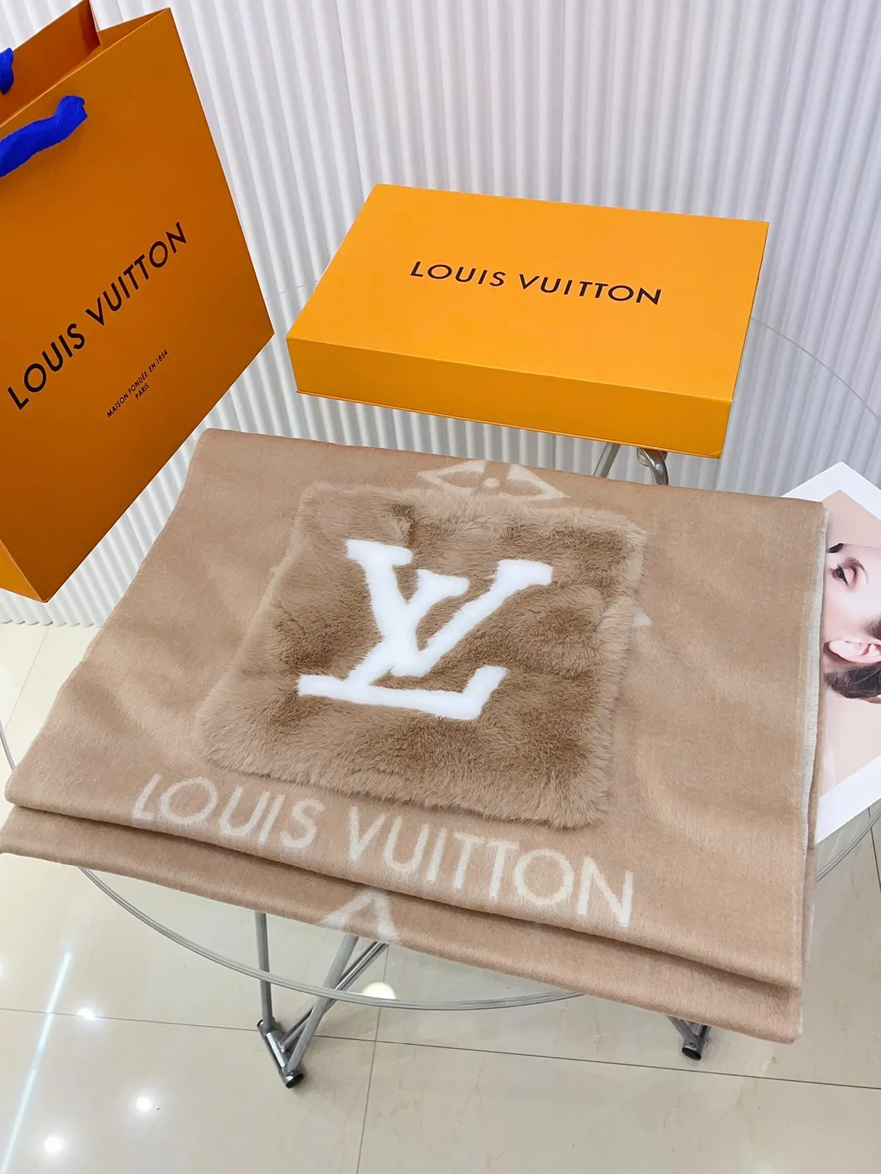 Écharpe Louis Vuitton Monogram en cachemire tissé 5