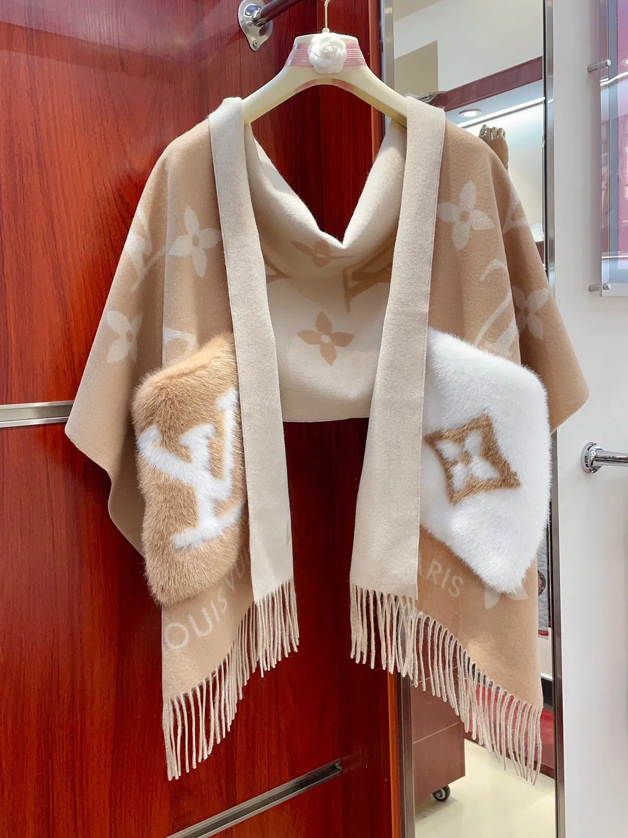 Écharpe Louis Vuitton Monogram en cachemire tissé 6
