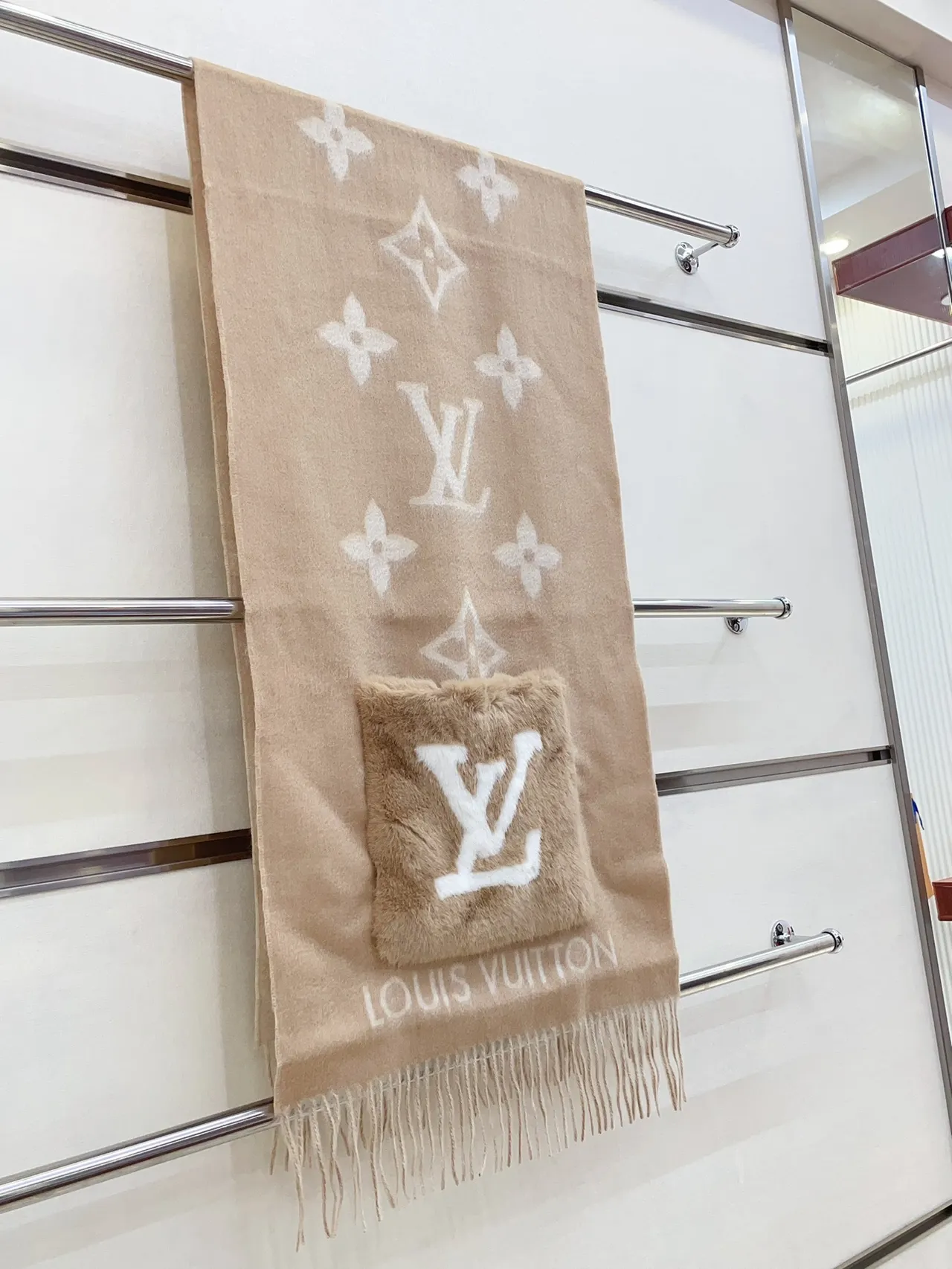 Écharpe Louis Vuitton Monogram en cachemire tissé 7
