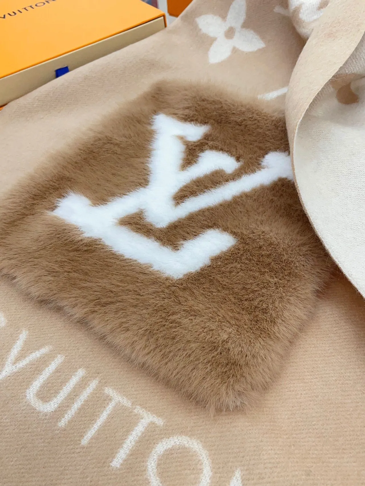 Écharpe Louis Vuitton Monogram en cachemire tissé 9