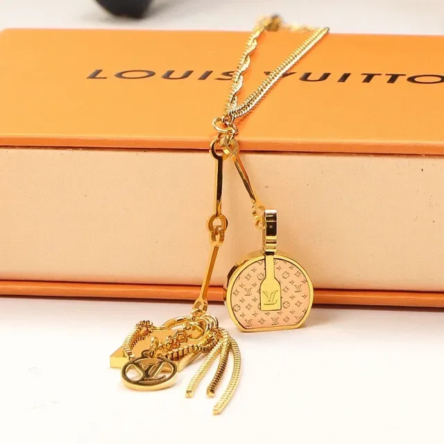 Collier Louis Vuitton Multi Charm doré et émail rose 3
