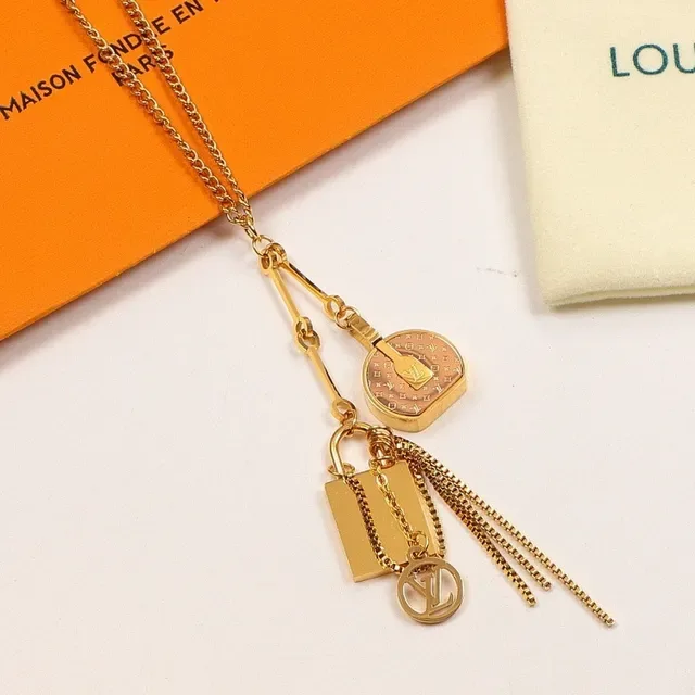Collier Louis Vuitton Multi Charm doré et émail rose 4