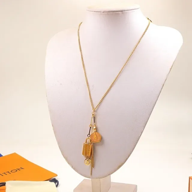 Collier Louis Vuitton Multi Charm doré et émail rose 5