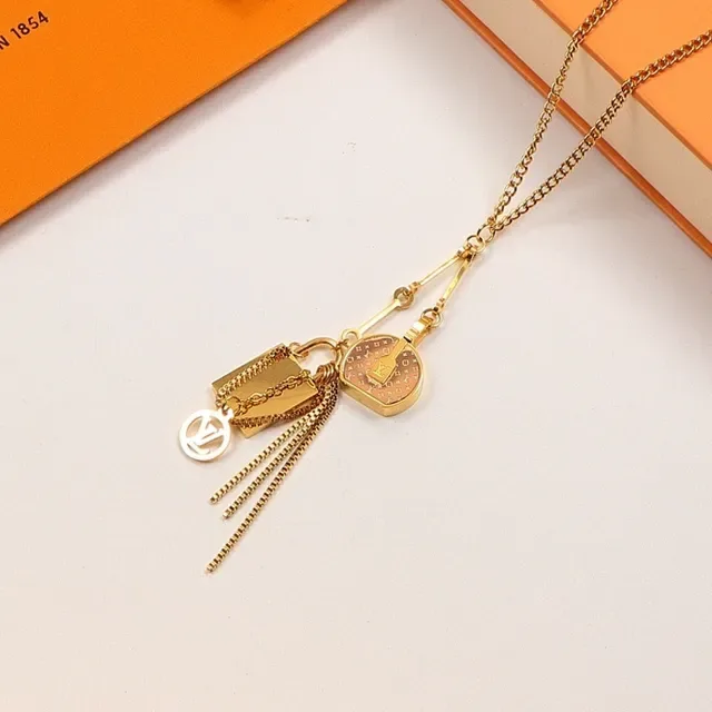 Collier Louis Vuitton Multi Charm doré et émail rose 6