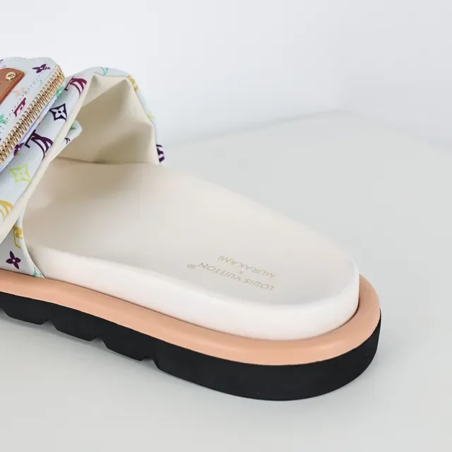 Louis Vuitton Pantoufles Multicolore Beige Imprimé Monogram Tissu Sangle à Fermeture Éclair Pochette 4