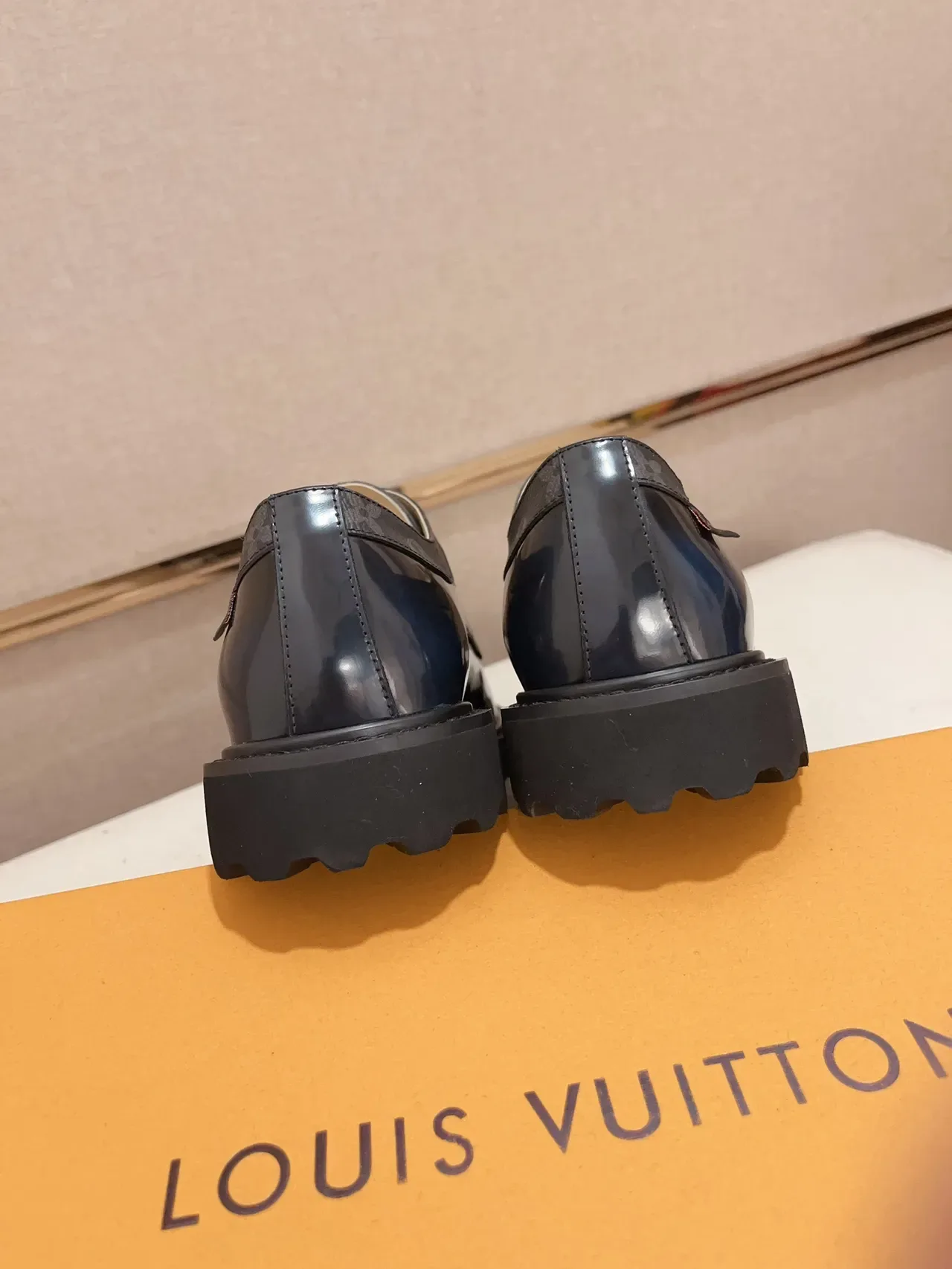 Louis Vuitton Zapatos Oxford Cuero Patent Negro Marino Punta con Tapa 3