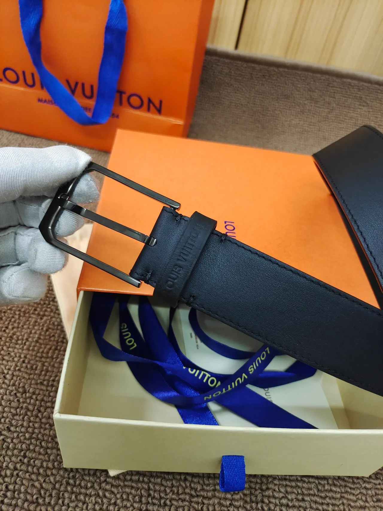 Louis Vuitton Navy Blue Matte-Finish Rectangular Buckle Embossed Keeper Leather Belt 2