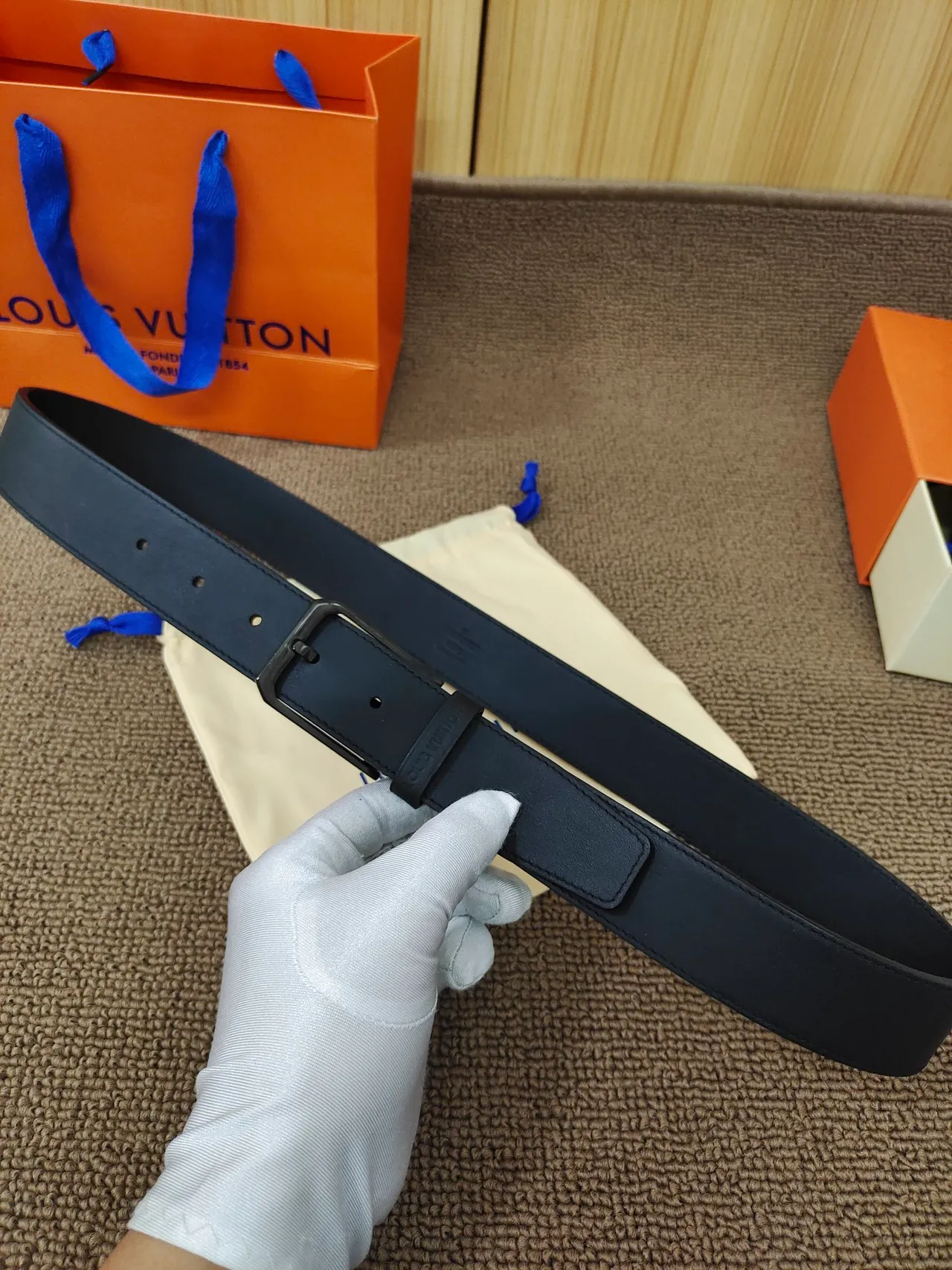 Louis Vuitton Navy Blue Matte-Finish Rectangular Buckle Embossed Keeper Leather Belt 3