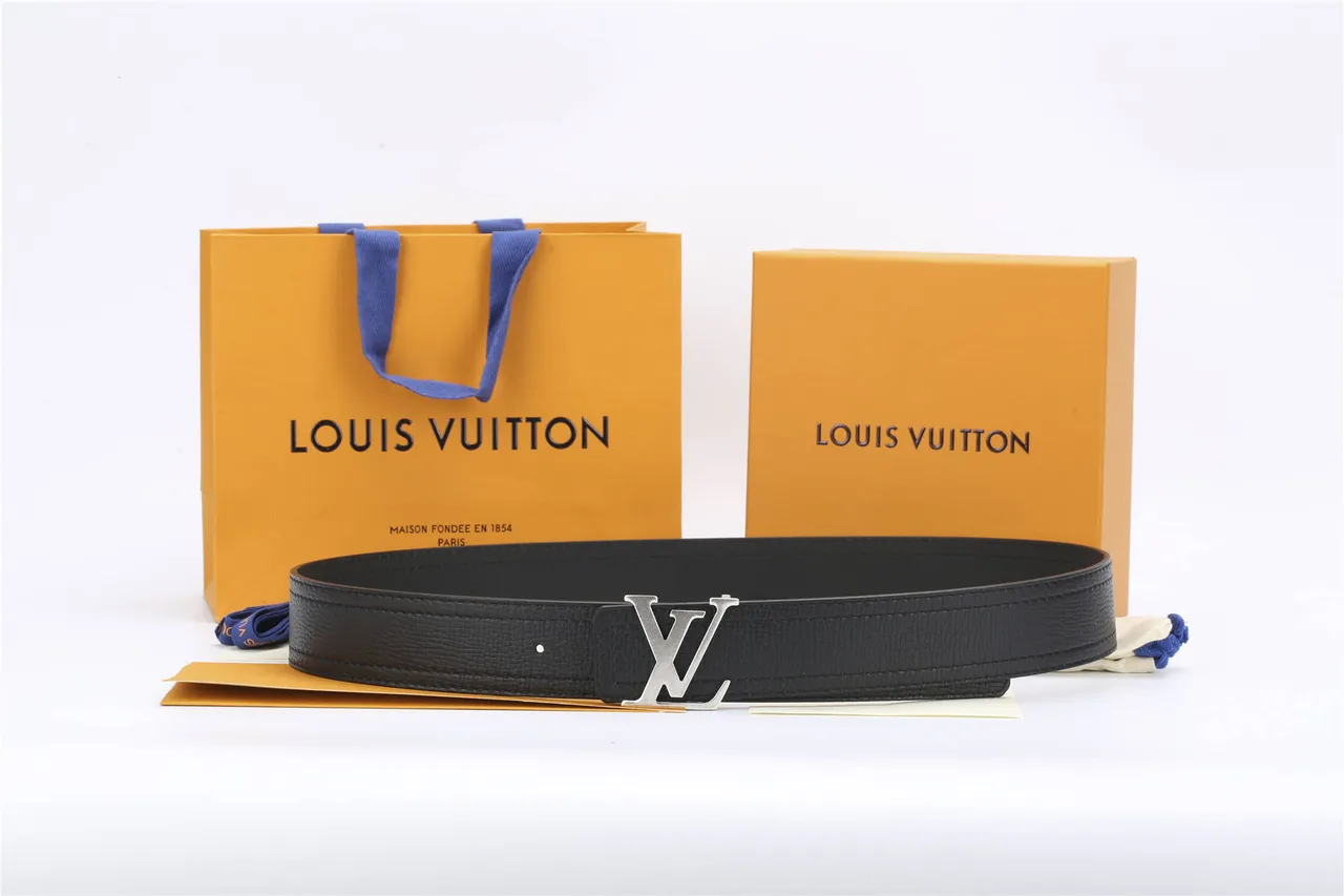 Louis Vuitton Navy Silver Textured Grain Double-Stitched Edges Leather Belt 5