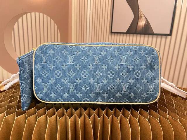 Louis Vuitton Neverfull MM sac cabas en denim avec monogramme en toile 3
