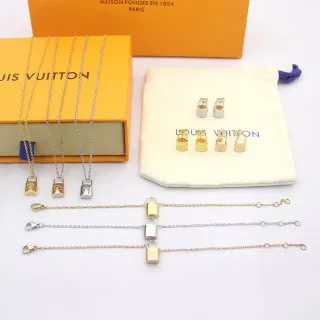 Colar Louis Vuitton Candado Dourado Prata Pendente em Forma de Candado Corrente