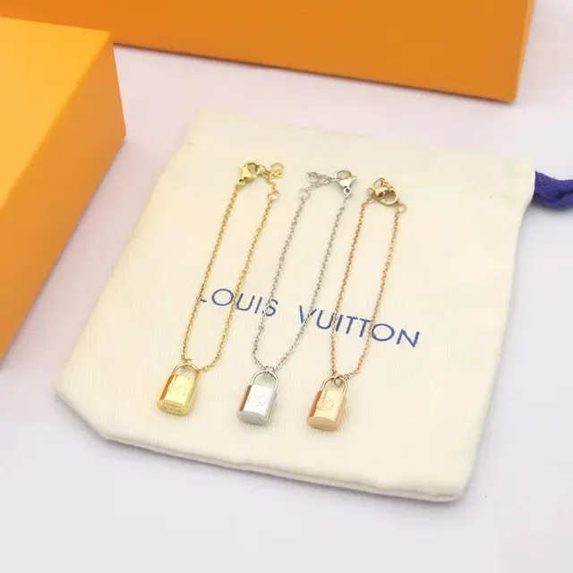 Louis Vuitton Padlock Gold Silver Lock-Shaped Pendants Chain-Link Construction Necklace 5