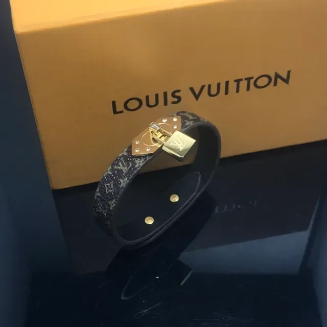 Bracelet Louis Vuitton Petite Malle Marron Doré Toile Monogramme Fermeture à Cadenas 2